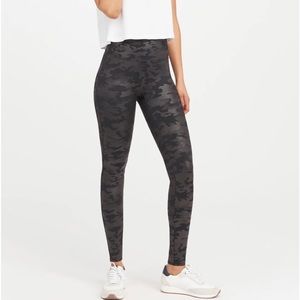 SPANX medium faux leather camo legging -matte black